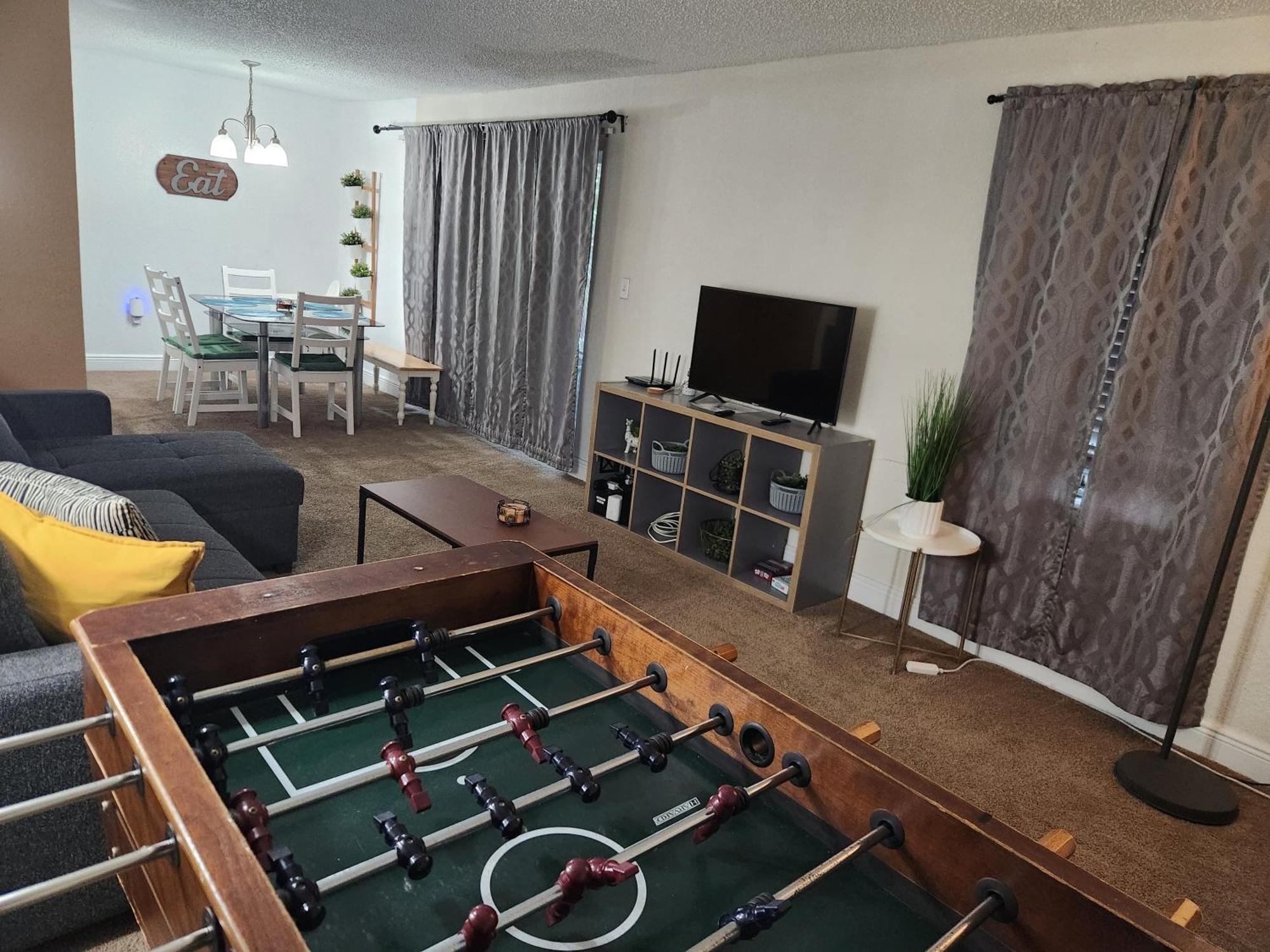 Centauri Vacation Rentals: Orlando 2-Bedroom Condo with Free Parking Exterior photo